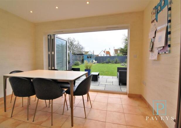 KITCHEN BREAKFAST ROOM