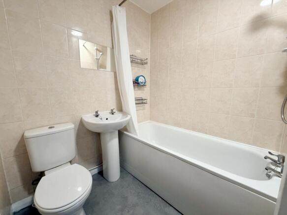 2 bed Flat to rent Image 8