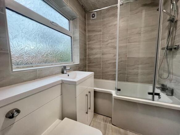 3 bed House to rent Image 4
