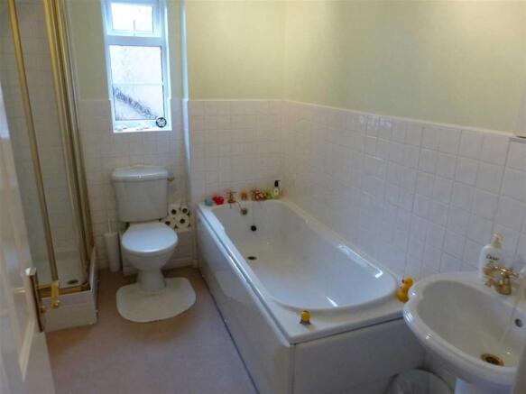 FAMILY BATHROOM