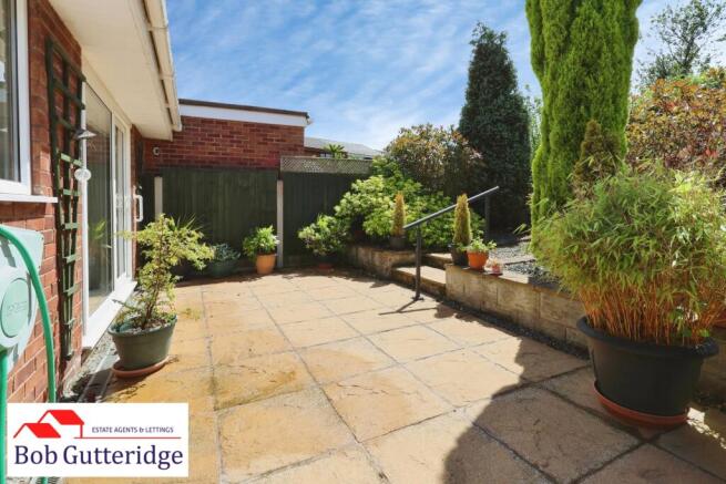 ENCLOSED REAR GARDEN
