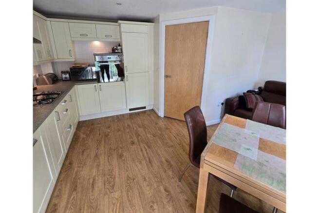 3 bed Terraced for sale Image 10
