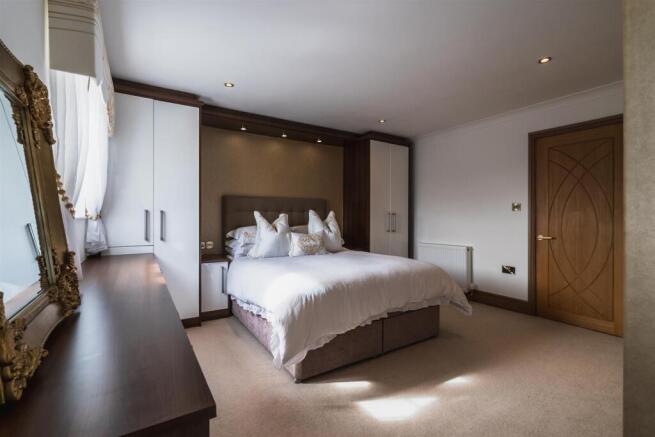 4 bed Detached for sale Image 4