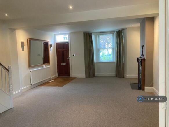 Large Open Plan Lounge 6.3m x 4.7m 