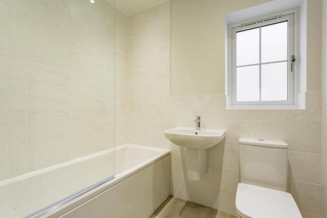 4 bed Detached for sale Image 10
