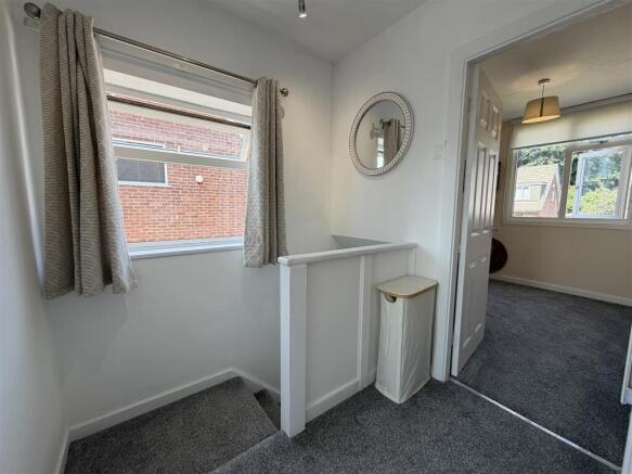 3 bed Semi-Detached for sale Image 11