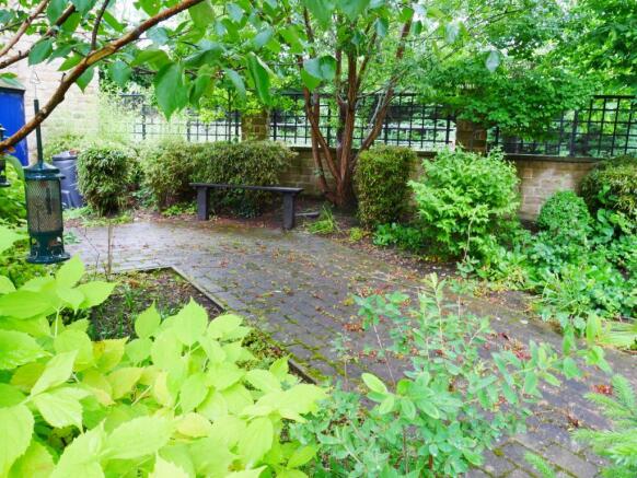 2 bed Apartment to rent Image 9
