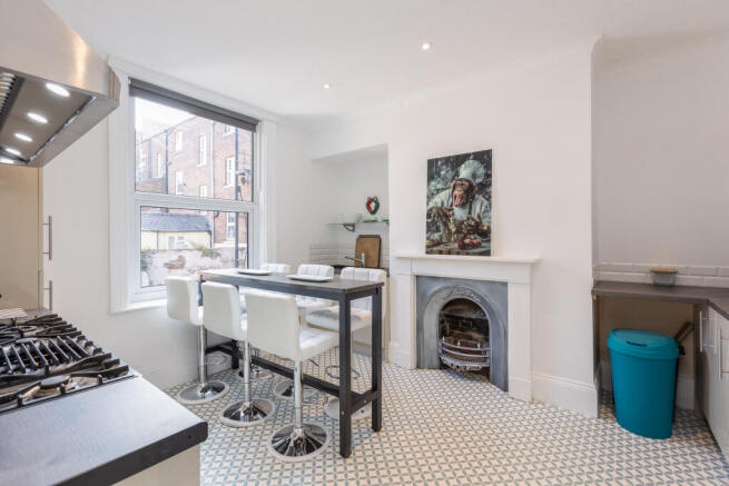 6 bed Town House for sale Image 4