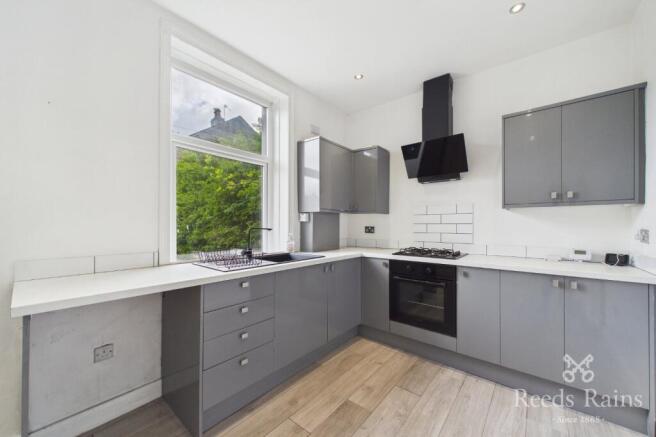 2 bed Terraced to rent Image 8