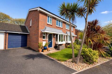Fawn Gardens, New Milton, Hampshire. BH25 5GJ
