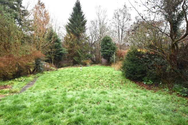 18 Old Road North - garden.JPG