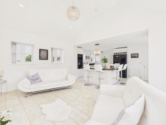4 bed Detached for sale Image 4