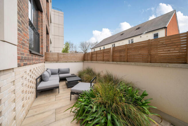 1438907-18-69ce4f...