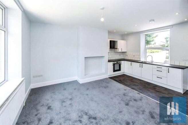 2 bed Terraced to rent Image 5