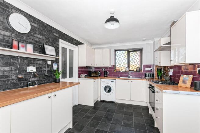 3 bed Detached for sale Image 9