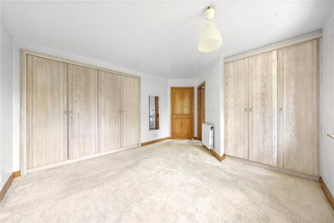 5 bed House for sale Image 10
