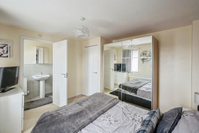 3 bed Semi-Detached for sale Image 10