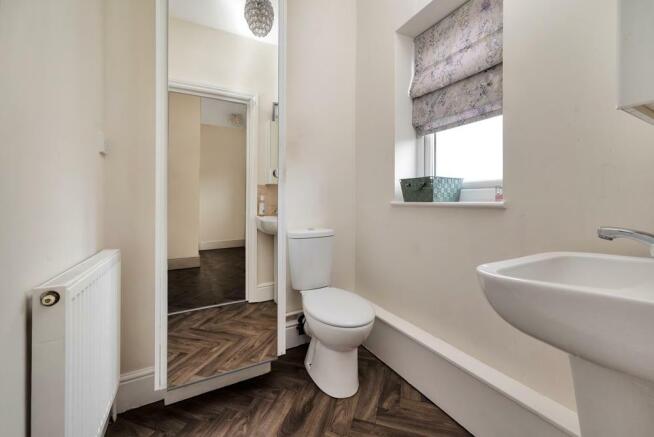 GROUND FLOOR CLOAKROOM