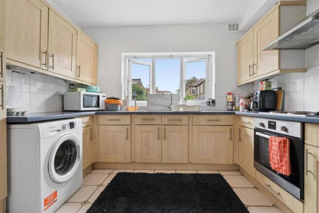72 Fountain Road, London, SW17 0HQ kitchen.jpg