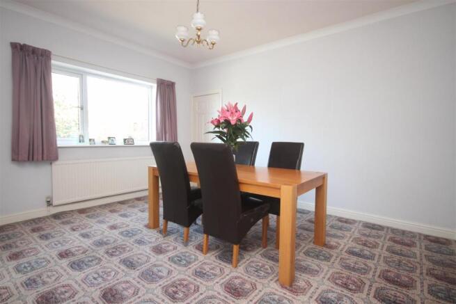 Bedroom 2/Dining Roo