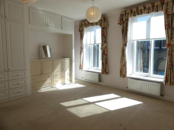 2 bed Apartment to rent Image 8