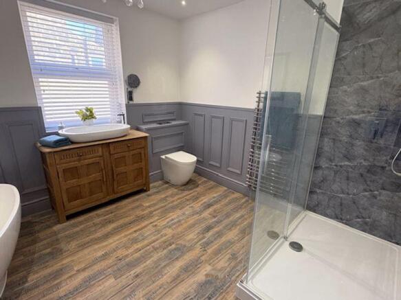 5 bed Semi-Detached to rent Image 11