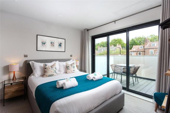 3 bed Flat for sale Image 10