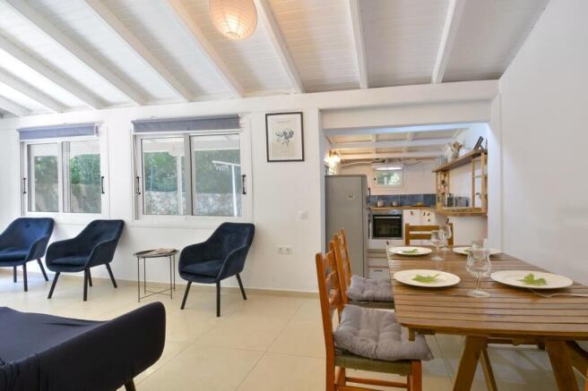 Dining/sitting/kitchen