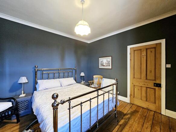 4 bed Semi-Detached for sale Image 11