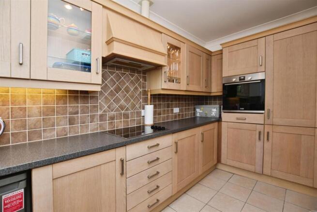 2 bed Apartment for sale Image 11