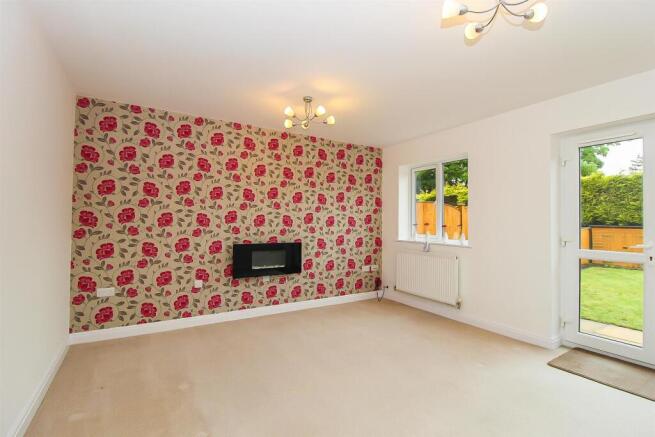 3 bed Town House for sale Image 3