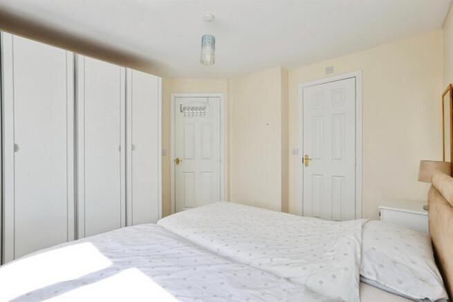 4 bed Detached for sale Image 10