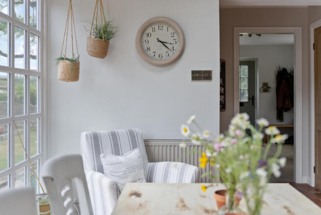4 bed Semi-Detached for sale Image 9