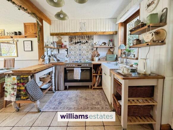 Kitchen/ Dining Room