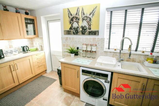FITTED KITCHEN