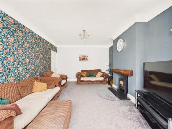 4 bed Semi-Detached for sale Image 6
