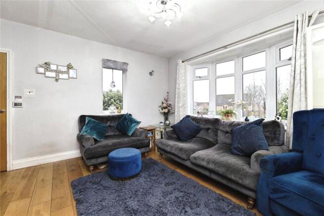 4 bed Bungalow for sale Image 3