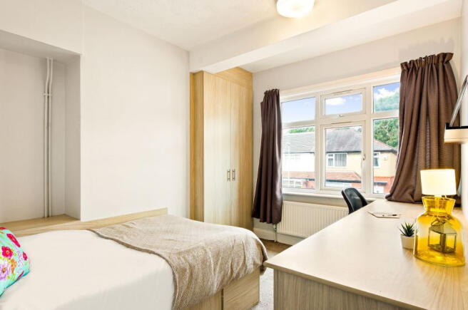 6 bed House to rent Image 6