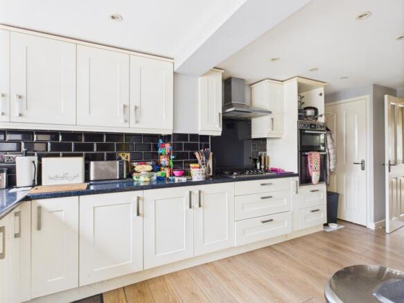 CAM03729G0-PR0066-STILL014