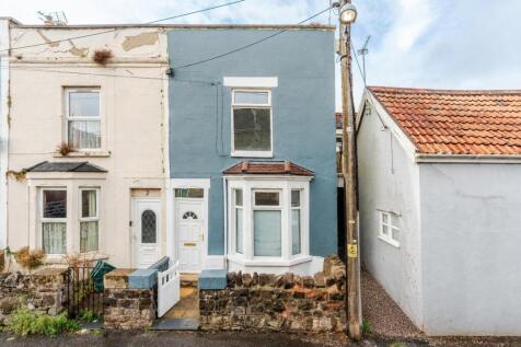 Period home offering three bedrooms, ideally situated centrally within the village of Yatton