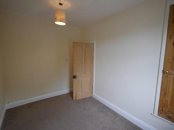 2 bed Terraced to rent Image 6