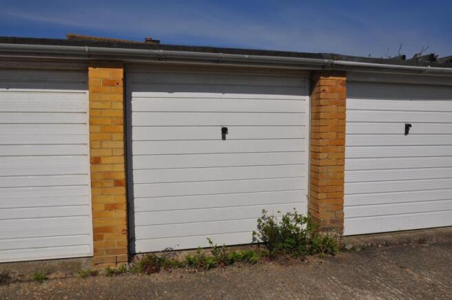Garage in Block