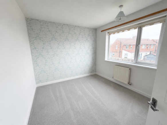 5 bed Semi-Detached for sale Image 9