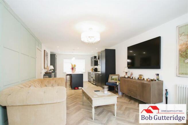 DESIRABLE OPEN PLAN FITTED KITCHEN / LOUNGE / DINE