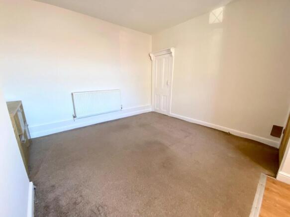 2 bed Terraced to rent Image 6