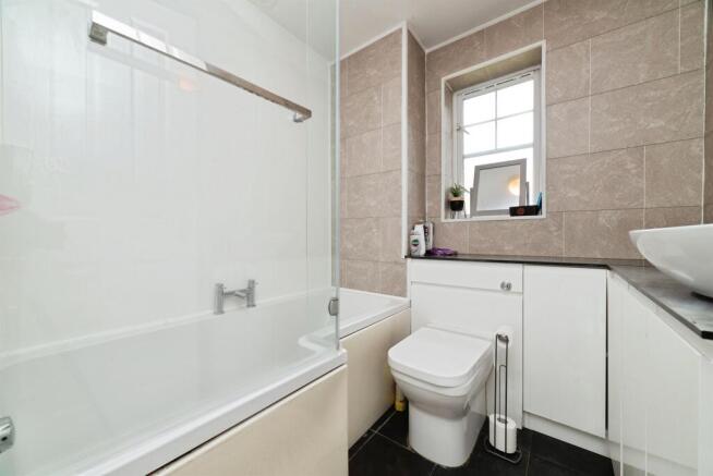 3 bed Apartment for sale Image 11