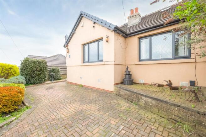 3 bed Semi-Detached for sale in huddersfield