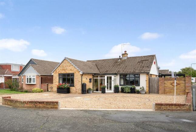 3-bed detached on Charlesworth Drive, Waterlooville, £530,000