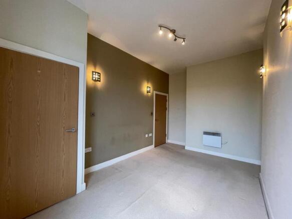 2 bed Apartment to rent Image 8