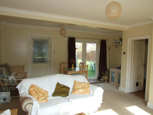 LOUNGE/DINING ROOM